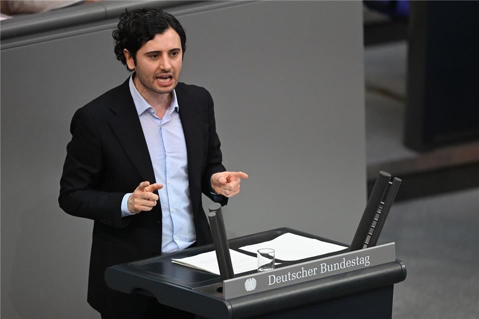 Hakan Demir, Innenpolitiker der SPD, spricht mit Blick auf die geplanten Rückführungszentren in Drittstaaten von einer „Phantomdebatte“. (Archivfoto)Markus Lenhardt/dpa