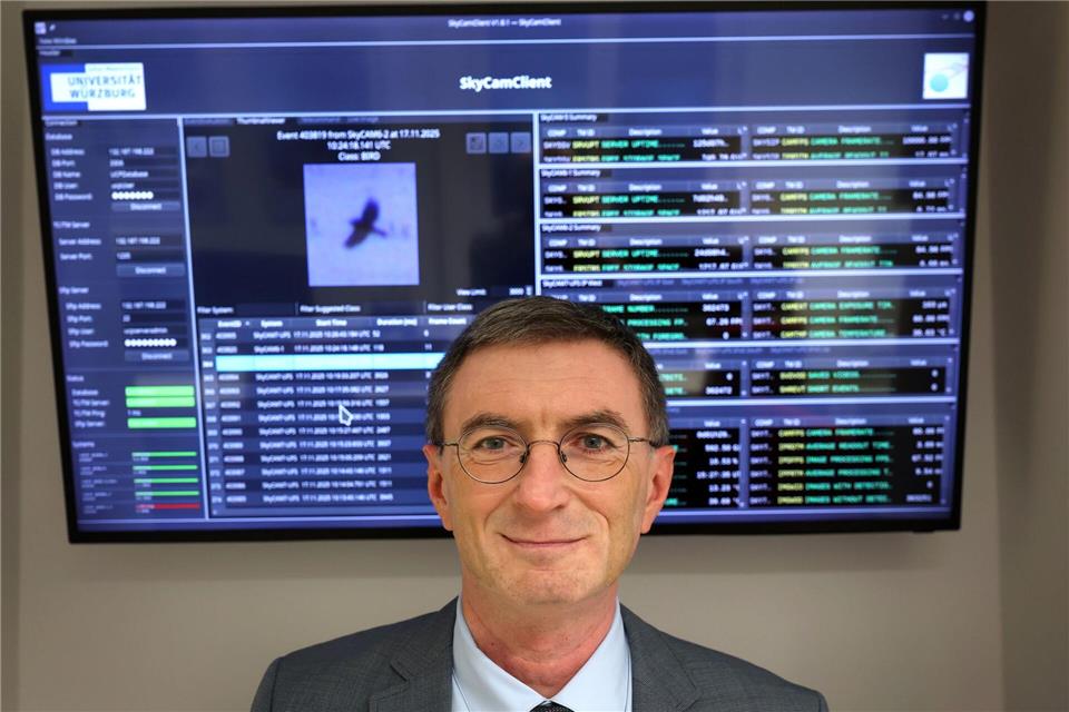 Hakan Kayal hat selbst noch nichts am Himmel entdeckt, was er nicht zuordnen konnte.Karl-Josef Hildenbrand/dpa