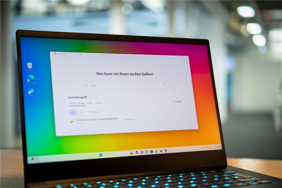 Hallo, hier ist der Copilot! Und auf den meisten Notebooks- und Tastaturen hat Microsofts KI nun auch eine eigene Taste. Nicht alle mögen das.picture alliance/dpa/dpa-tmn