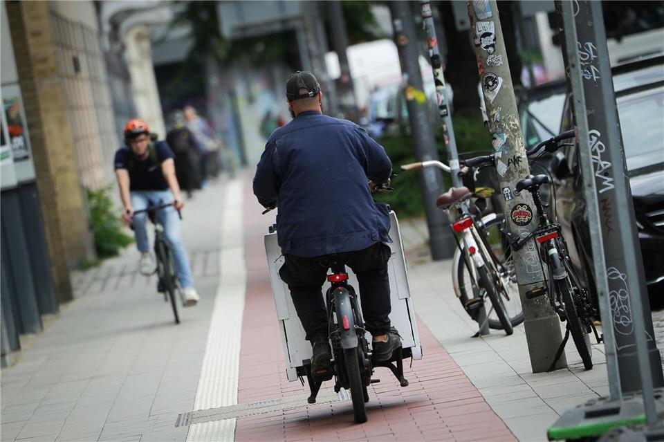 Hamburg belegt im WWF-Energiewende-Ranking der Bundesländer den letzten Platz - bei der Fahrradinfrastruktur erreichte die Hansestadt aber gute Werte. (Symbolbild)Christian Charisius/dpa