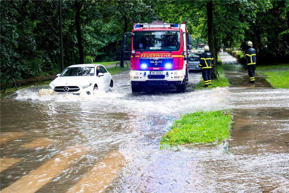 Hamburg erlebt sehr warmes und feuchtes Jahr 2024 Hamburg blickt auf ein sehr regenreiches Jahr mit Unwettern zurück. (Archivbild)Daniel Bockwoldt/dpa