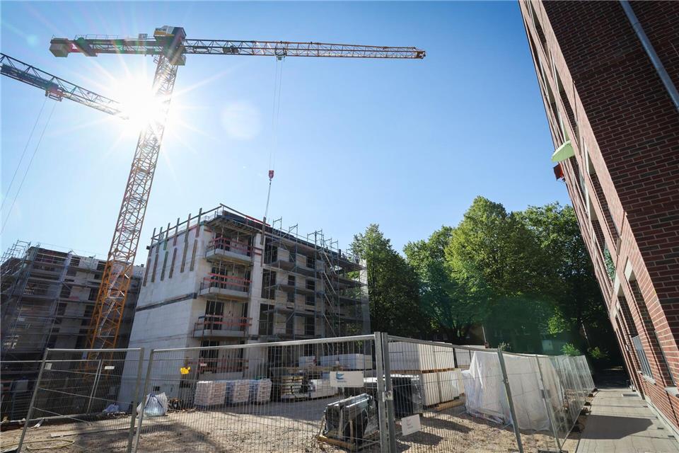 Hamburg fordert vom Bund beim geplanten Gebäudemodernisierungsgesetz eine Länderöffnungsklausel. (Archivbild) Christian Charisius/dpa