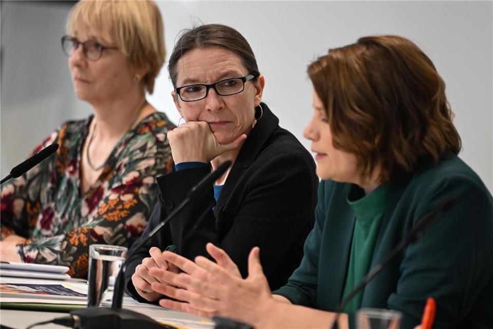 Hamburg und Niedersachsen gehen bei der Handynutzung an Schulen einen gemeinsamen Weg. Shireen Broszies/dpa