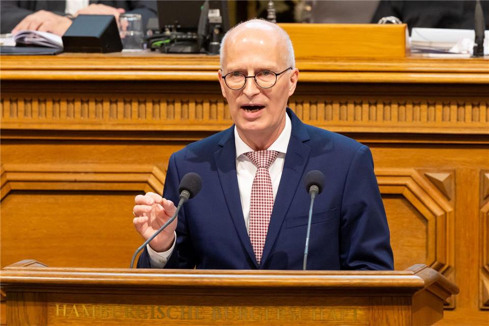 Hamburgs Bürgermeister Peter Tschentscher (SPD) hält das Hamburger Olympia-Konzept für das beste, „das in Deutschland bisher entworfen wurde“.Ulrich Perrey/dpa