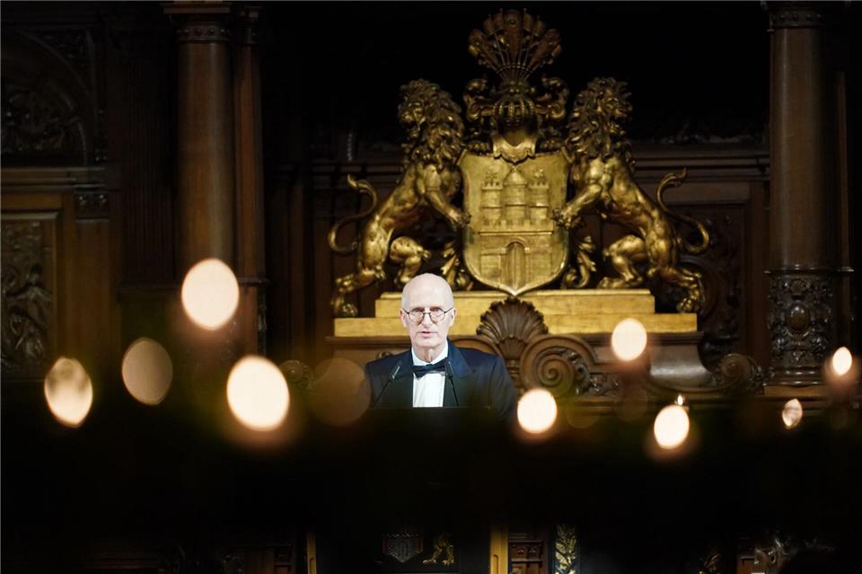 Hamburgs Bürgermeister Peter Tschentscher (SPD) kritisiert beim Matthiae-Mahl im Rathaus die Zollpolitik von US-Präsident Donald Trump.Marcus Brandt/dpa