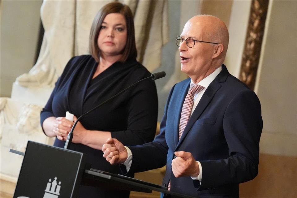 Hamburgs Bürgermeister Peter Tschentscher (SPD) und die Zweite Bürgermeisterin Katharina Fegebank (Grüne) haben die Menschen aufgefordert, die Umsetzung des Klimavolksentscheids zu unterstützen.Marcus Brandt/dpa
