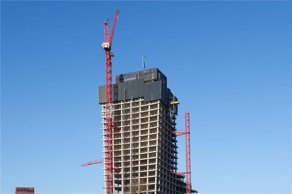 Hamburgs Bürgermeister Peter Tschentscher ging zuletzt von einer Fertigstellung des Elbtowers und einem Einzug des geplanten Naturkundemuseums bis Ende 2029 aus.Christian Charisius/dpa