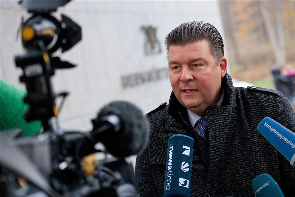 Hamburgs Finanzsenator Dressel führt die Verhandlungen für die Arbeitgeber. (Archivbild) Carsten Koall/dpa