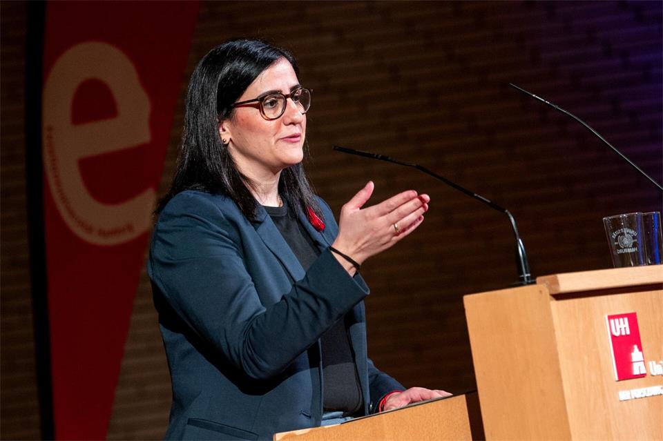 Hamburgs Gleichstellungssenatorin Maryam Blumenthal (Grüne) ist entsetzt über den von AfD und CDU gefassten Beschluss zum Verbot von Stolpersteinen im sächsischen Heidenau. (Archivbild)Daniel Bockwoldt/dpa