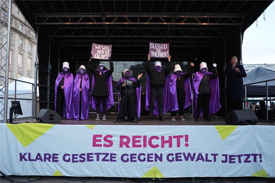 Hamburgs Grüne haben einstimmig eine Agenda gegen Gewalt gegen Frauen verabschiedet. (Archivbild)Marcus Brandt/dpa