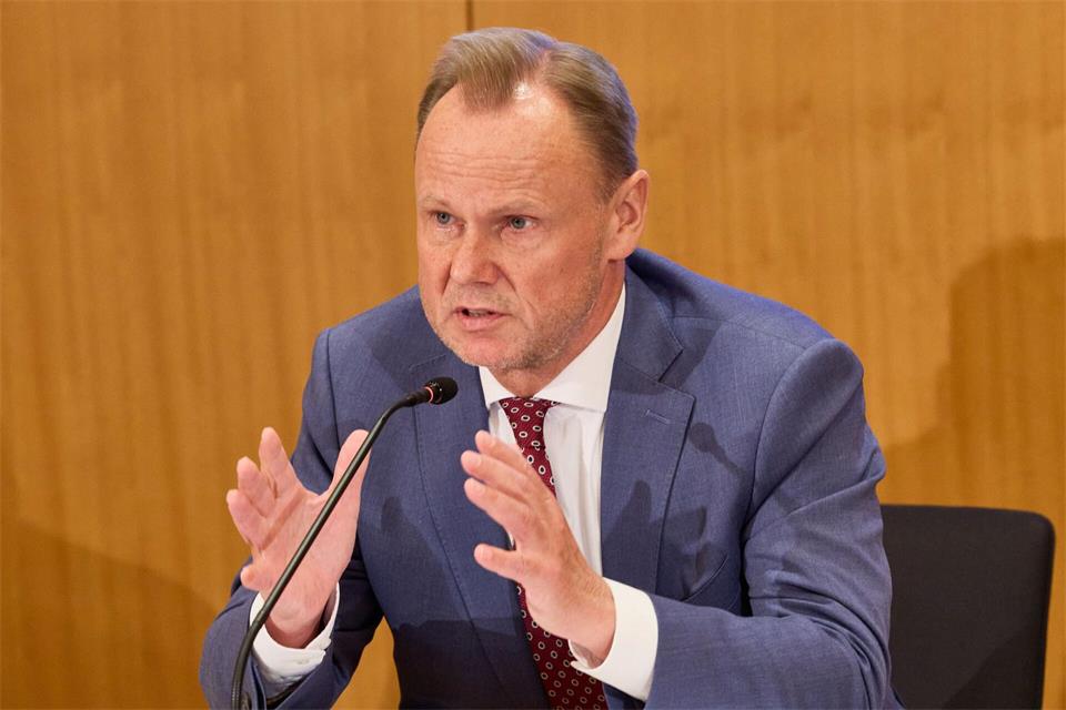 Hamburgs Innensenator Andy Grote (SPD) sieht keinen Kompetenzwirrwarr, aber ein Tempodefizit bei der Gefahreneinschätzung. (Archivbild)Georg Wendt/dpa