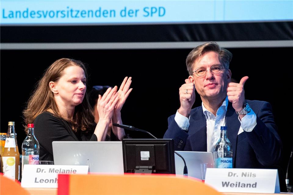 Hamburgs SPD-Vorsitzende Melanie Leonhard und Nils Weiland stellen sich zur Wiederwahl. (Archivbild)Daniel Bockwoldt/dpa