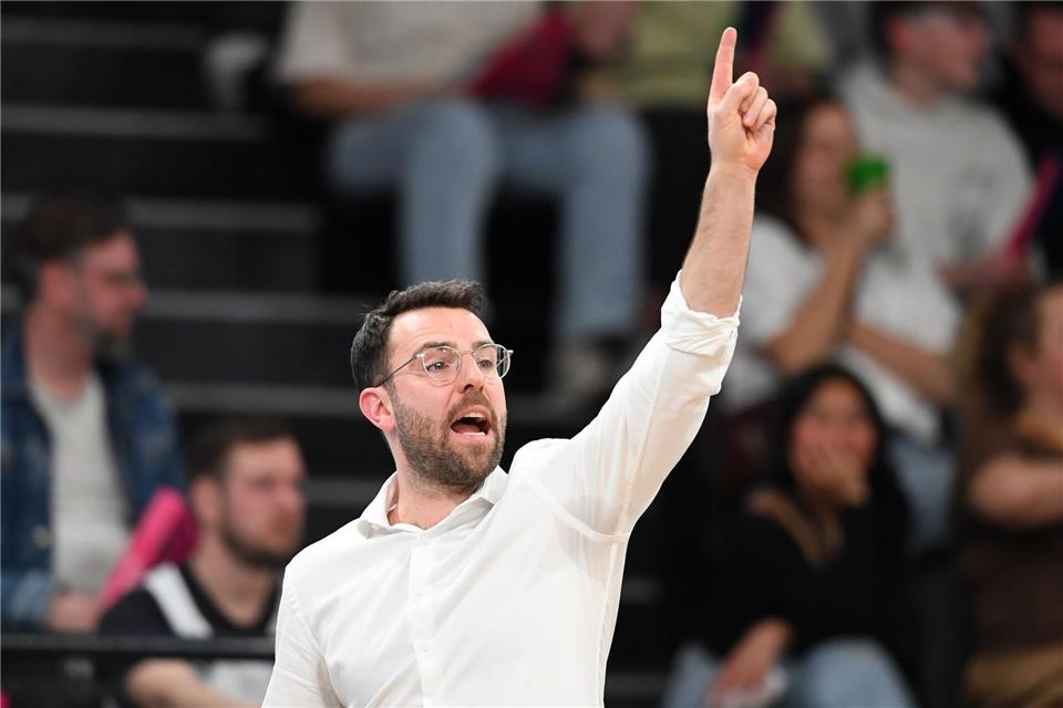 Hamburgs Trainer Benka Barloschky ist mit seinem Team der erste Saisonsieg gelungen. (Archivbild)Michael Schwartz/dpa