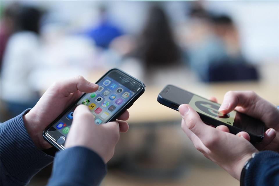 Hamburgs Verbraucherschutzsenatorin warnt vor Gefahren beim Einkauf über Insta & Co. (Symbolbild) Marcus Brandt/dpa