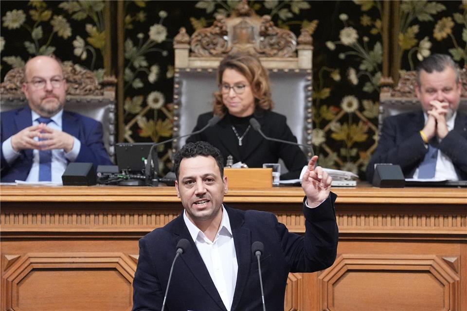 Hamburgs Verfassungsschutz verlangt vom Linken-Bürgerschaftsabgeordneten Deniz Celik eine Unterlassungserklärung. Doch der weigert sich. (Archivbild)Marcus Brandt/dpa