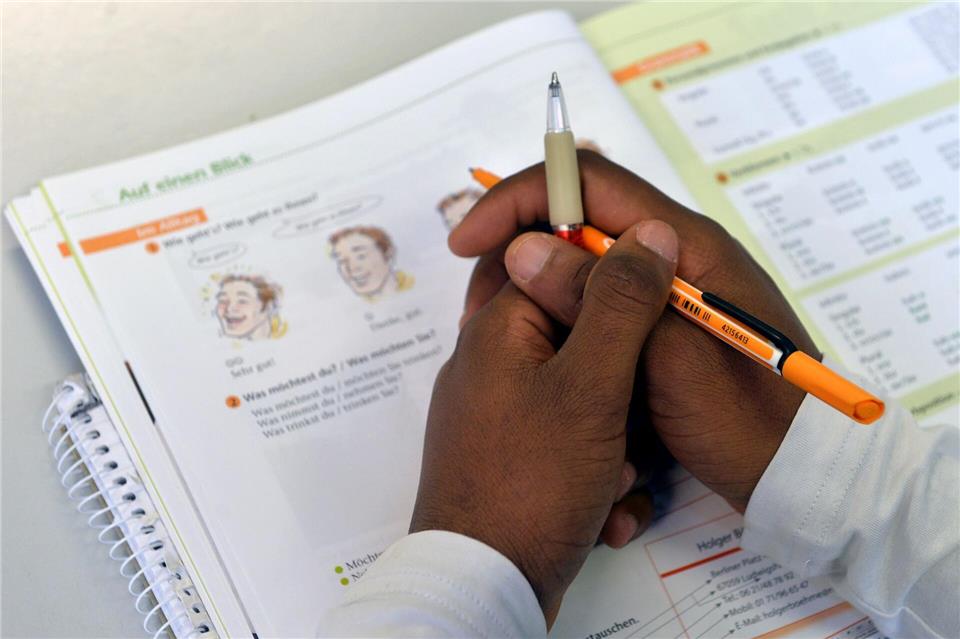 Hamburgs Wirtschafts- und Sozialsenatorinnen kritisieren die Kürzungen bei den Integrationsleistungen. (Symbolbild)Hendrik Schmidt/dpa-Zentralbild/dpa