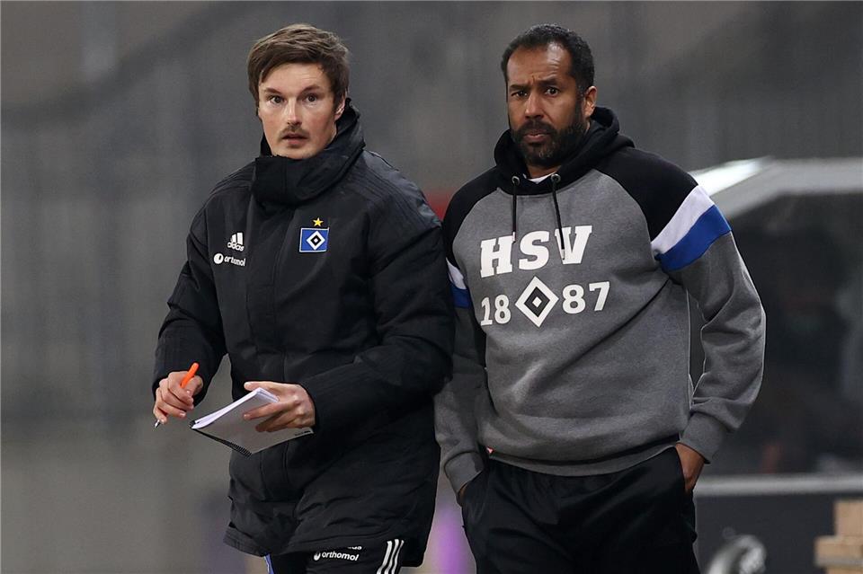 Hamburgs damaliger Trainer Daniel Thioune (r) und der frühere Co-Trainer Merlin Polzin. (Archivbild)Christian Charisius/dpa-Pool/dpa