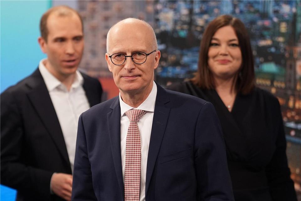 Hamburgs erster Bürgermeister Peter Tschentscher (SPD) bevorzugt nach der Bürgerschaftswahl eine Fortsetzung der Koalition mit den Grünen, will aber auch mit der CDU sprechen.Marcus Brandt/dpa