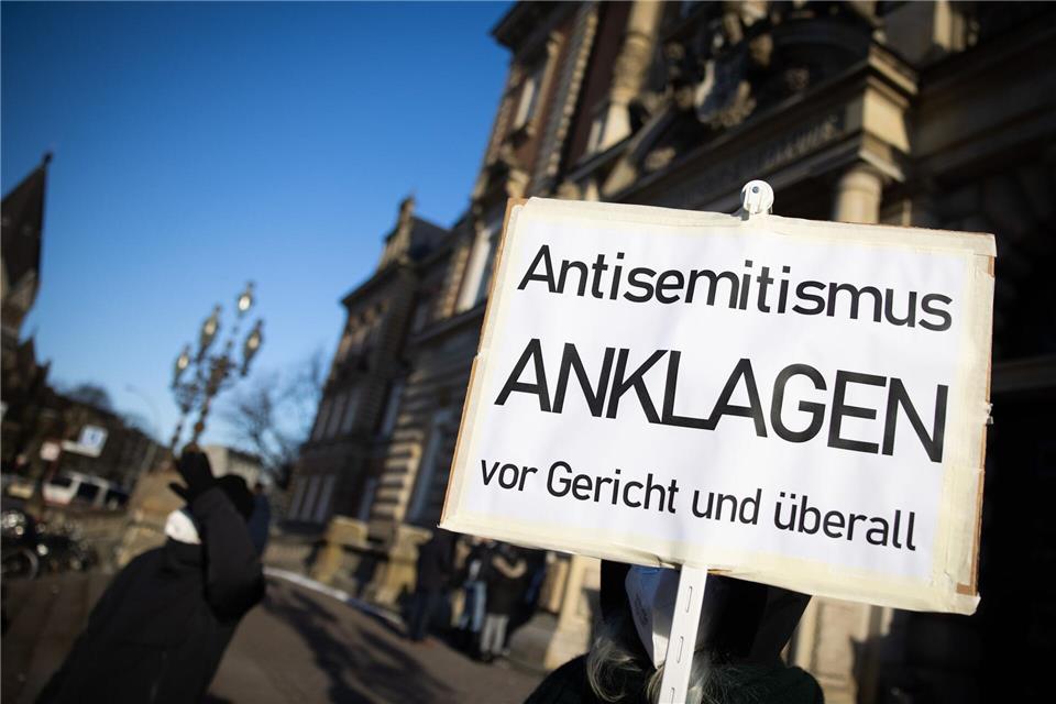 Hamburgs neue Antisemitismusbeauftragte Anna von Villiez will dem grassierenden Antisemitismus gemeinsam mit Politik und Zivilgesellschaft schnelle und effektive Maßnahmen entgegensetzen. (Symbolbild)Christian Charisius/dpa