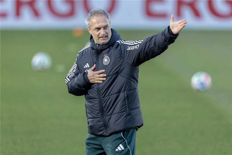 Hand aufs Herz: Für die Niederlage im EM-Halbfinale würde sich Bundestrainer Christian Wück gern revanchieren.Jürgen Kessler/dpa