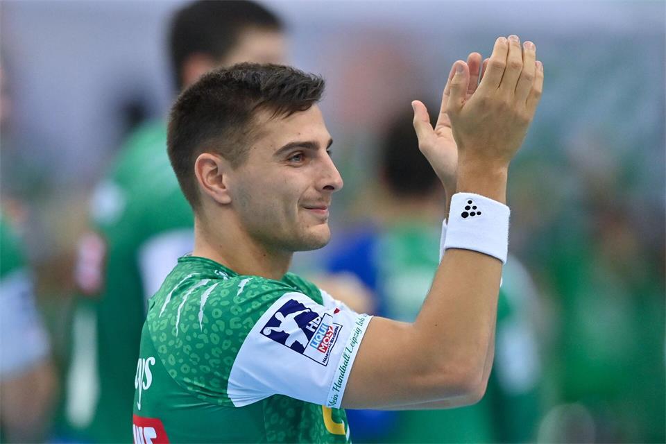 Handballer Lucas Krzikalla hatte vor vier Jahren sein Coming-out. (Archivbild)Hendrik Schmidt/dpa-Zentralbild/dpa