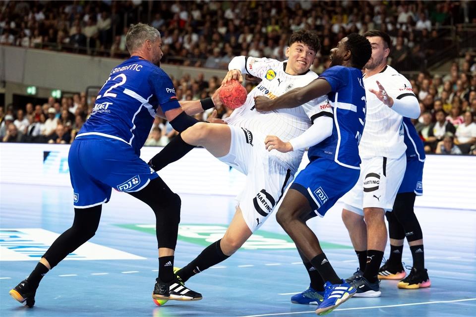Handballer Marko Grgic (M) überzeugt beim Sieg gegen Frankreich.