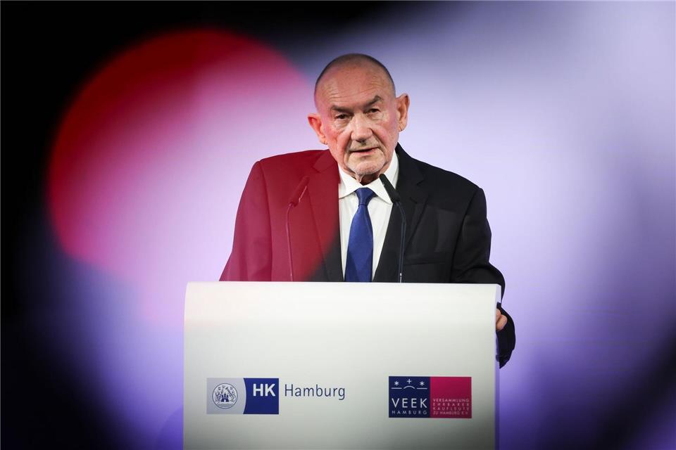 Handelskammer-Präses Aust spricht im Börsensaal der Handelskammer. Christian Charisius/dpa