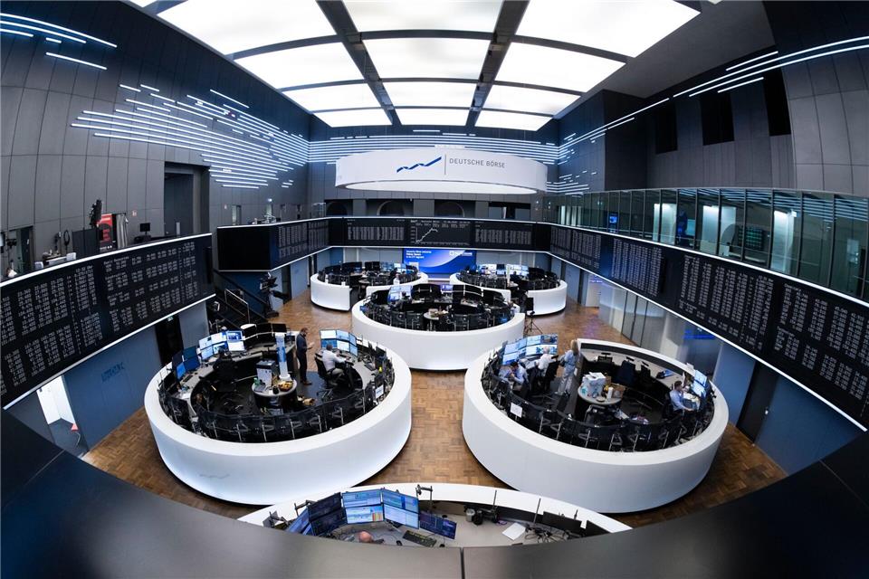 Handelssaal der Frankfurter Börse: In Deutschland nutzen auch Jahre nach der Corona-Pandemie viele Konzerne rein virtuelle Hauptversammlungen (Archivbild)Boris Roessler/dpa