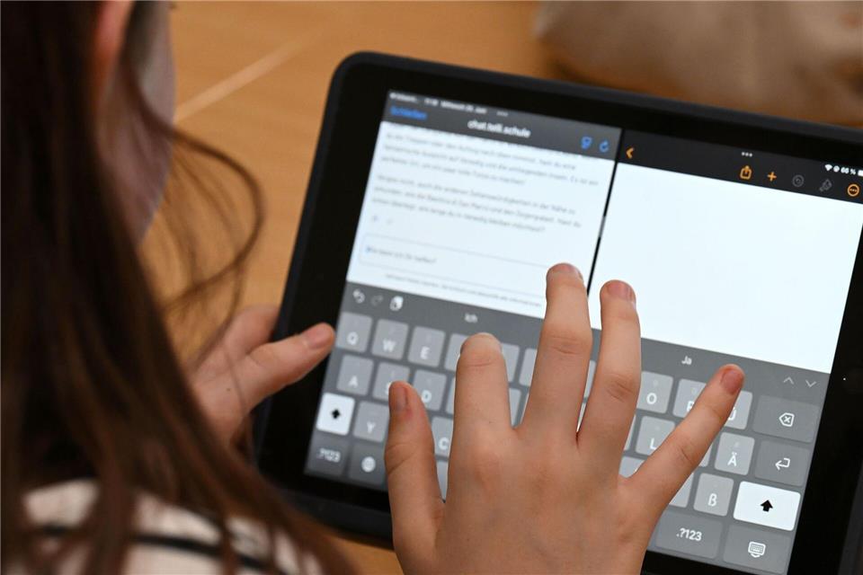 Handlungsempfehlungen für Lehrer sollen den Einsatz Künstlicher Intelligenz an den Schulen in MV regeln.  (Archivbild) Carmen Jaspersen/dpa