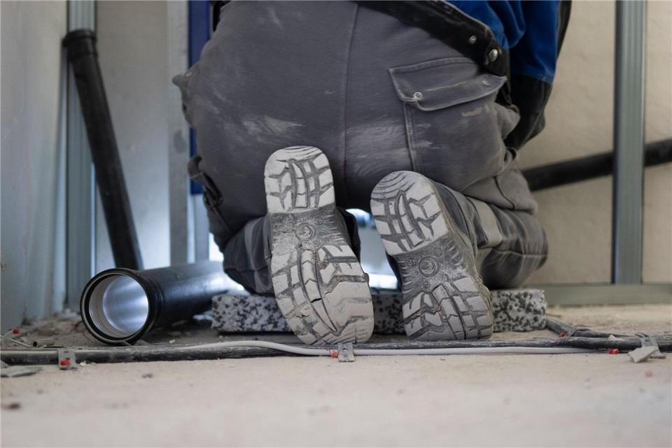 Handwerkeraufträge sollten an eingetragene Fachbetriebe vergeben werden: Haustürgeschäfte sind riskant und oft teuer.Marijan Murat/dpa