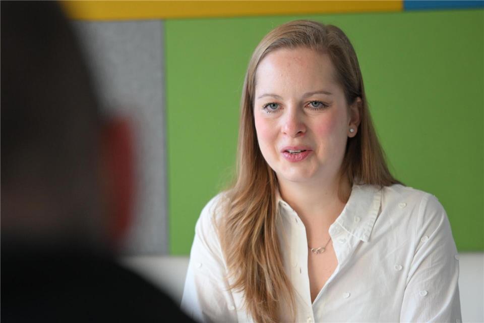 Hannah Strobel, Leitung Unternehmenskommunikation von Lotto Niedersachsen, spricht während eines Interviews mit der dpa Deutschen Presse-Agentur.Shireen Broszies/dpa