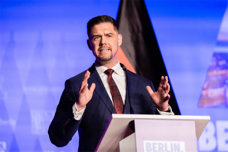 Hannes Gnauck, AfD-Bundestagsabgeordneter und seit Juli auch Bundesschatzmeister der AfD, kümmert sich um die „Schwarz-Rot-Gold-Akademie“ der Partei.Christoph Soeder/dpa