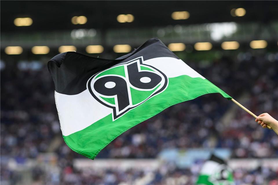 Hannover 96 berichtet über einen Rassismus-Vorfall beim Spiel seines Regionalliga-Teams. (Archivbild)Swen Pförtner/dpa