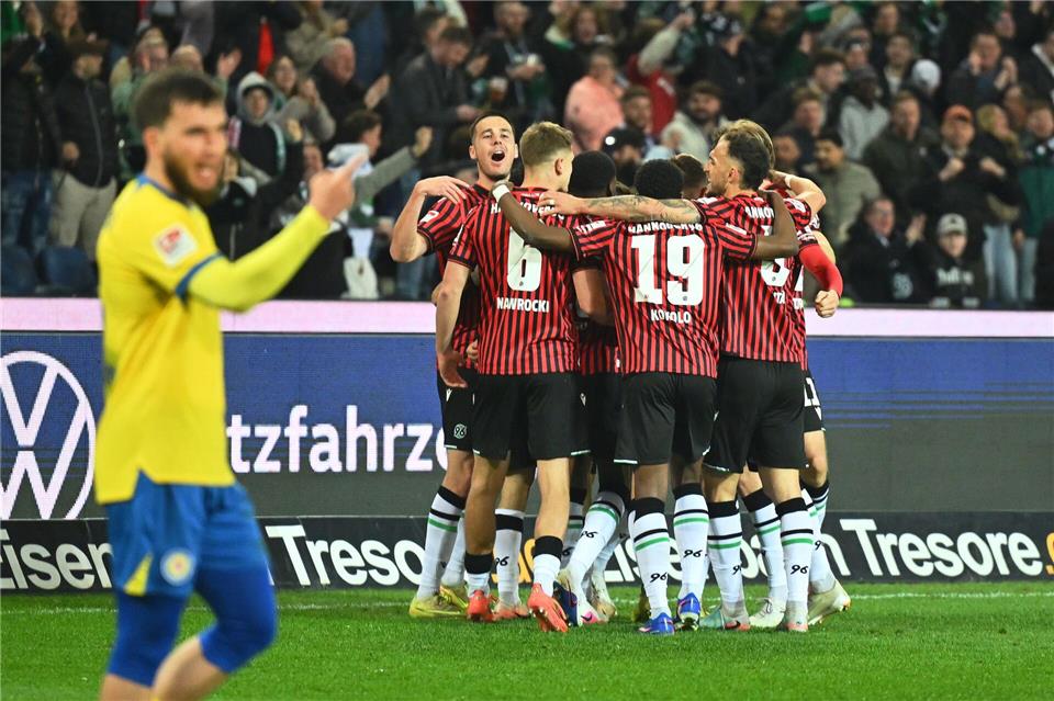 Hannover jubelt im Derby.Swen Pförtner/dpa