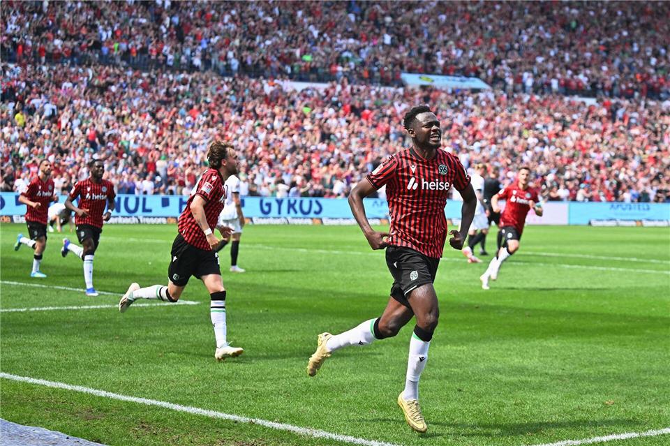 Hannovers Doppel-Torschütze Mustapha Bundu.Swen Pförtner/dpa