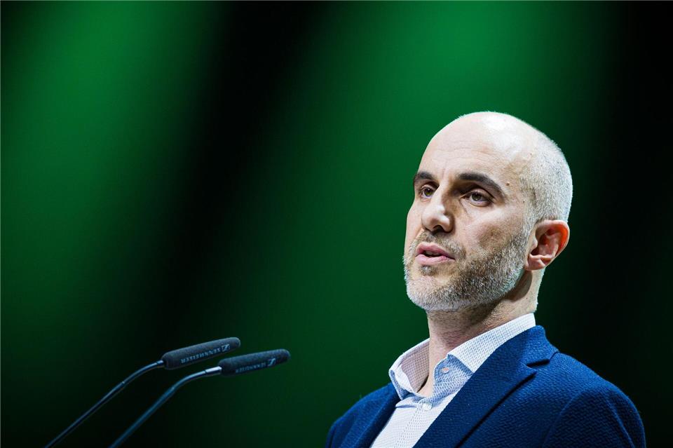 Hannovers Oberbürgermeister Belit Onay (Grüne) sprach sich gegen Kürzungen sozialer Leistungen zur Haushaltskonsolidierung aus. (Archivbild)Moritz Frankenberg/dpa