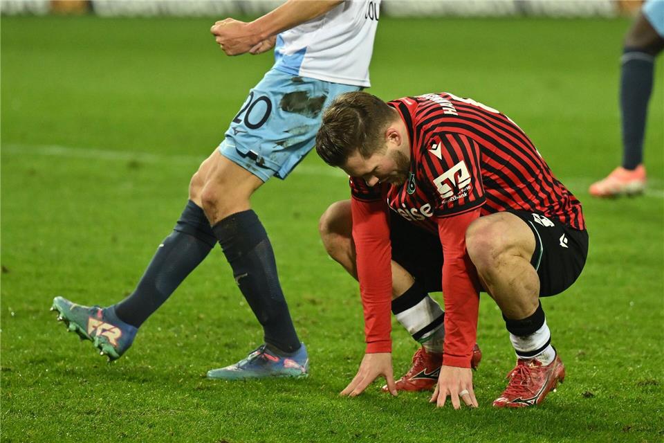 Hannovers Torjäger Benjamin Källman nach seinem vergebenen Strafstoß.Swen Pförtner/dpa