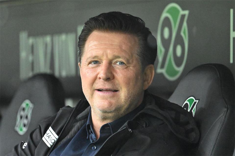 Hannovers Trainer Christian Titz beim Heimspiel gegen den Karlsruher SC (2:2). Swen Pförtner/dpa