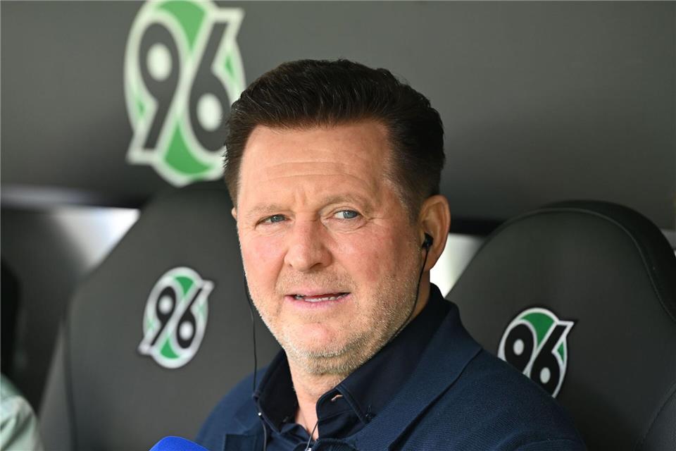Hannovers Trainer Christian Titz sah einen schwachen Auftritt seines Teams.Carmen Jaspersen/dpa