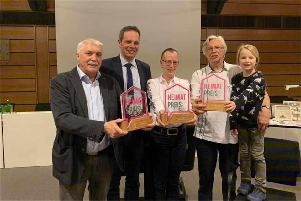 Hans Brune, Bürgermeister Andreas Grotendorst, Jutta Bonhoff, Norbert Sabellek und Luc Hudournik (von links) bei der jüngsten Preisverleihung im Raesfelder Ratssaal.