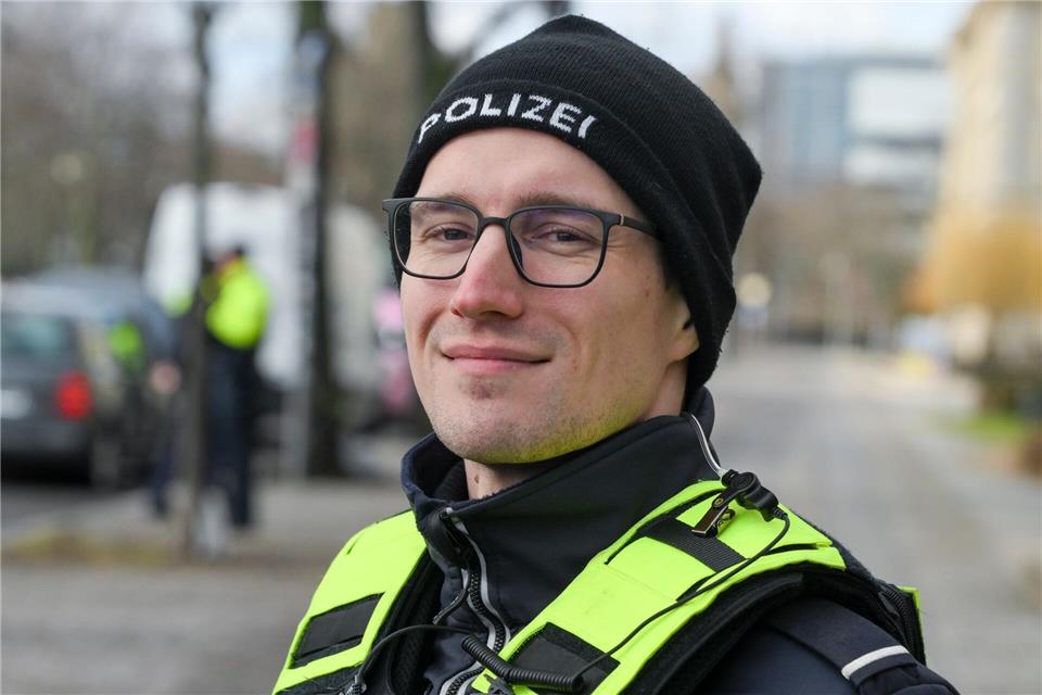 Hans Clemens war früher beim Radio, jetzt möchte er Polizeikommissar werden.Jens Kalaene/dpa