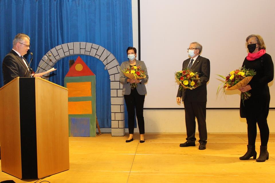 Hans-Dieter Strothmann und Elke Rybarczyk (2. v. re. und re.) sind Stellvertreter von Martin Tesing (links) als Vorsitzende im Hauptausschuss. Nicole Ostendorf (2. v. li.) ist zwar stellvertretende Bürgermeisterin, aber nicht in dem Gremium.