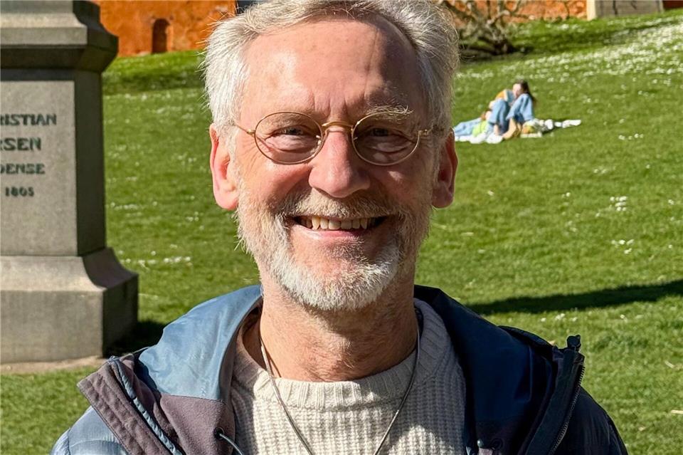 Hans Quistgaard ist pensionierter Lehrer und bringt Gästen als Stadtführer die Andersen-Geschichte Odenses näher.Wolfgang Stelljes/dpa-tmn