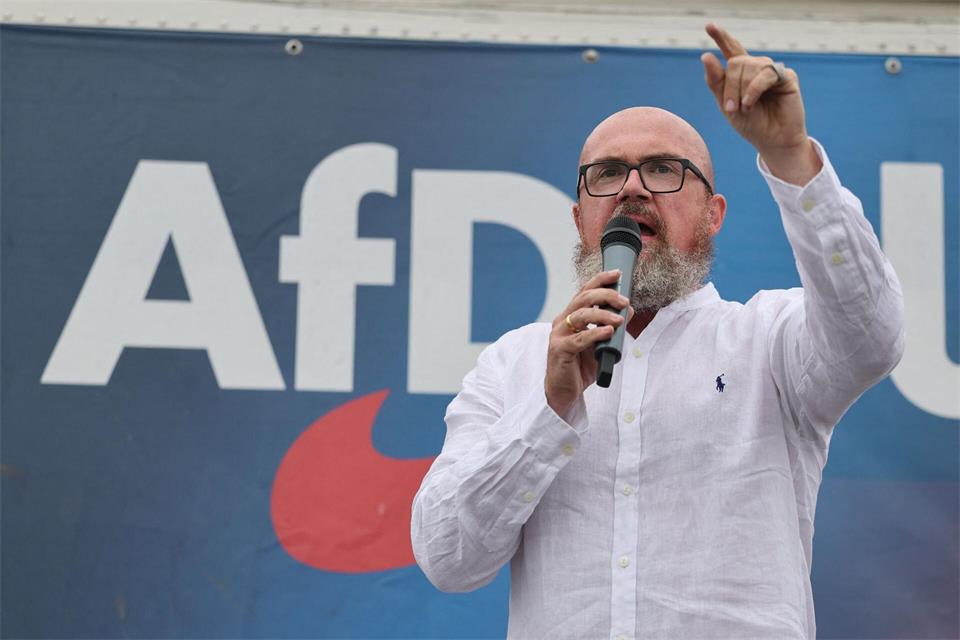 Hans-Thomas Tillschneider auf einer Wahlkampfveranstaltung. (Archivbild)Jan Woitas/dpa
