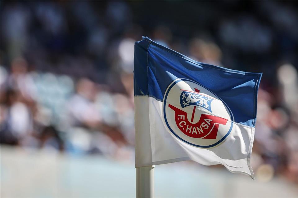 Hansa Rostock wartet noch auf eine FIFA-Bestätigung.Christian Charisius/dpa