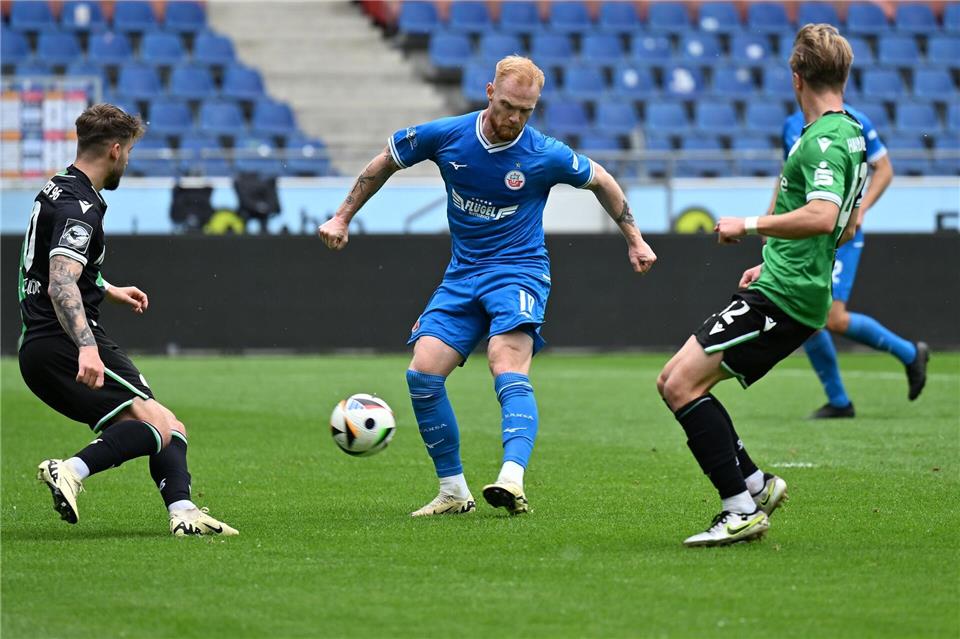 Hansa-Torschütze: Der Schwede Nils Fröling.Swen Pförtner/dpa