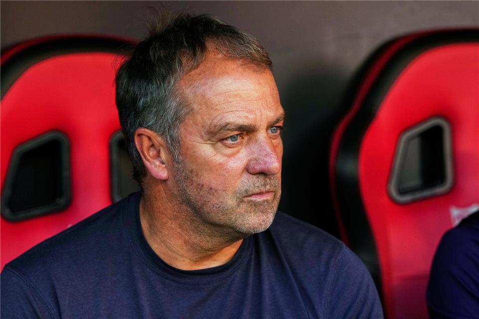 Hansi Flick muss die nächste Niederlage mit dem FC Barcelona wegstecken.Jose Breton/AP/dpa