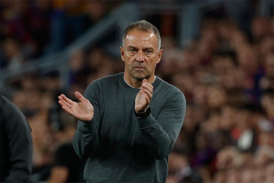 Hansi Flick zeigte sich nach der Clásico-Niederlage gegen Real Madrid enttäuscht.Joan Monfort/AP/dpa