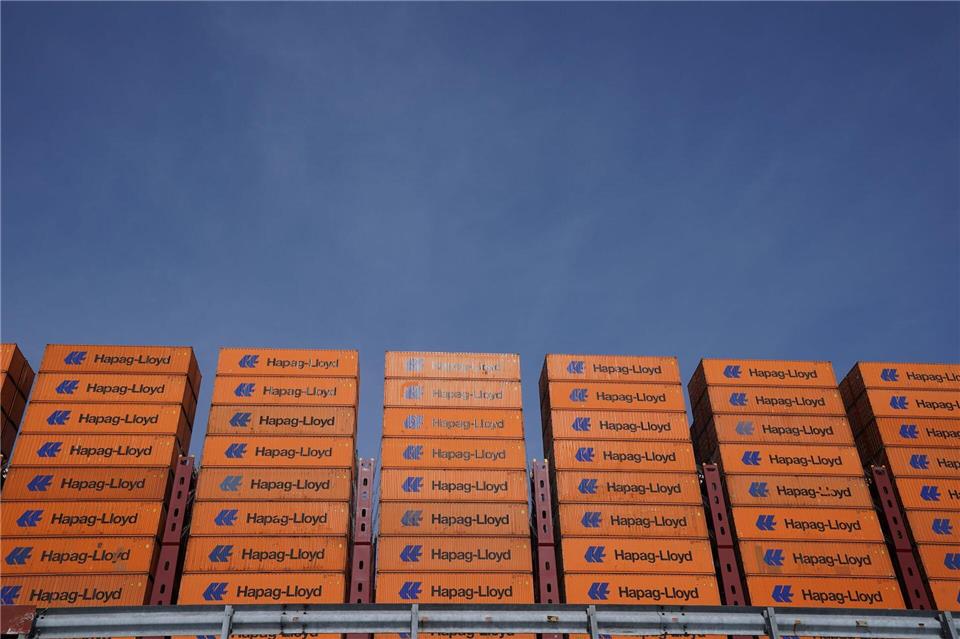 Hapag-Lloyd verdiente im vergangenen Jahr mit seinen Schiffen mehr Geld als 2023. (Archivbild)Marcus Brandt/dpa