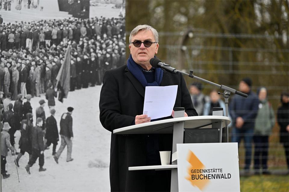 Hape Kerkeling hat eine vielbeachtete Rede zum Jahrestag der Befreiung des Konzentrationslagers Buchenwald bei Weimar gehalten. (Archivbild)Martin Schutt/dpa